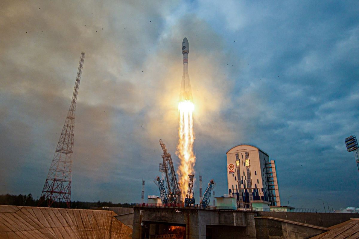 Russia: Moon Crash and Space Warfare