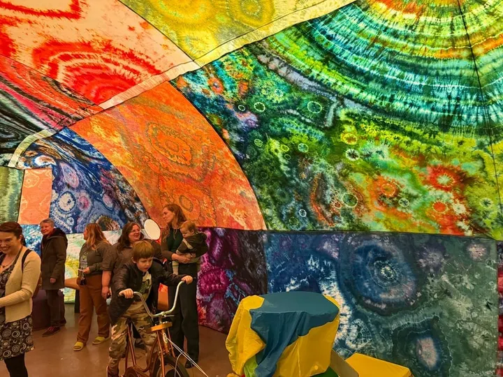 In the galleries: 'Tieflatable'