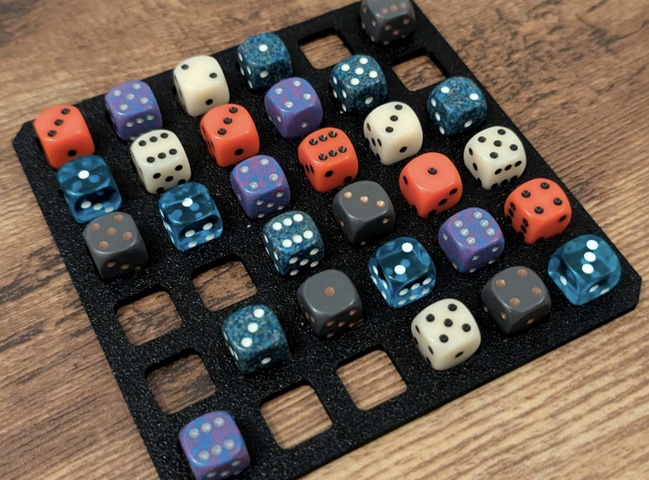 Game components in The Grid