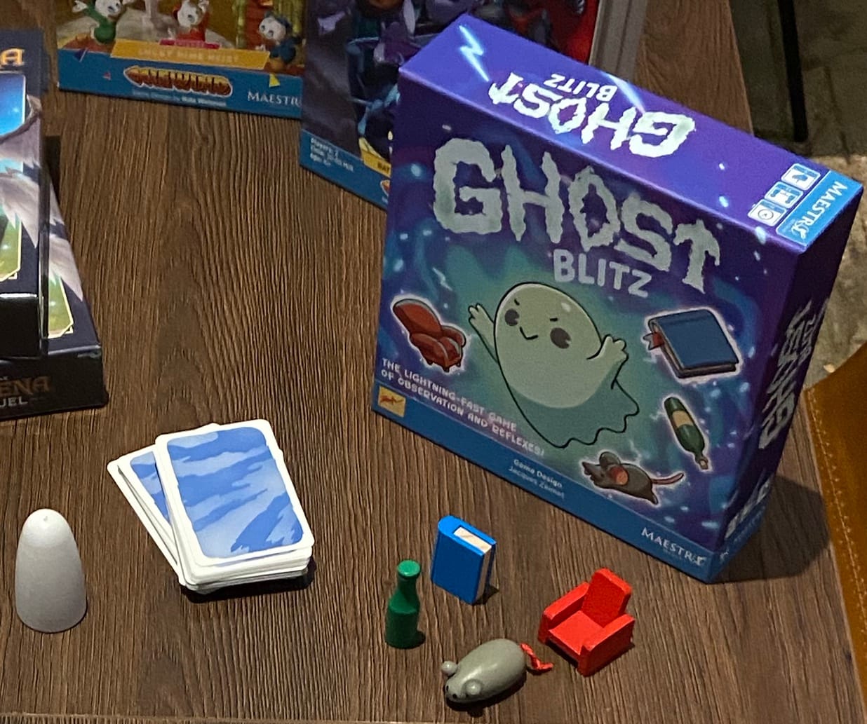The Maestro Media edition of Ghost Blitz shows a cheery ghost in its cover.
