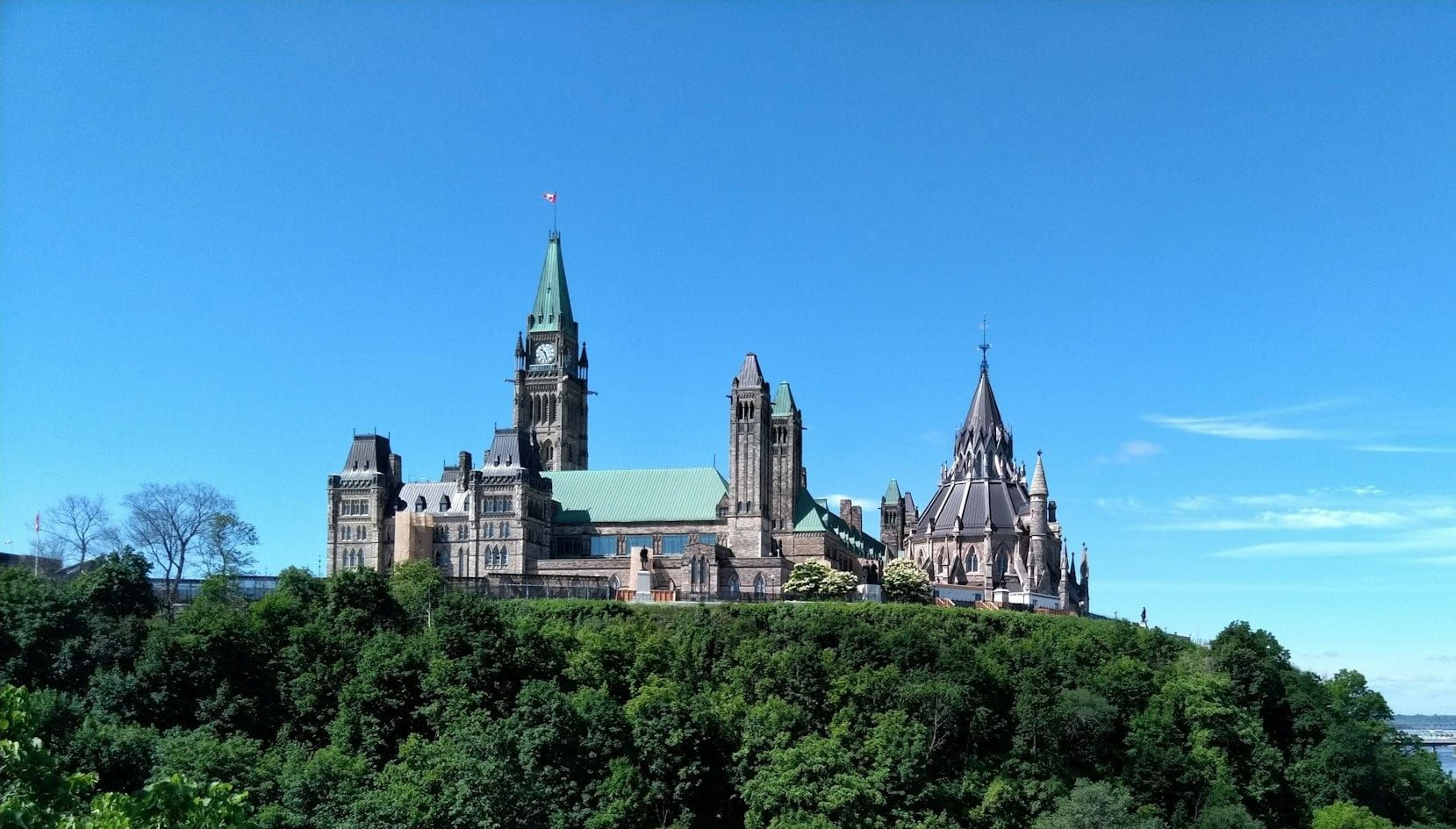 National Tracker: Liberals 44%, Conservatives 40%