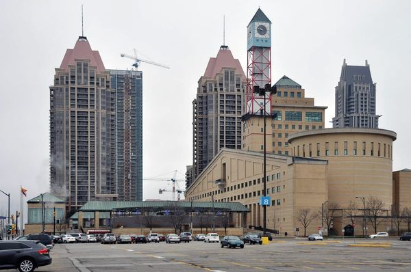 Mississauga: Crombie Leads Parrish; Crime Top Concern