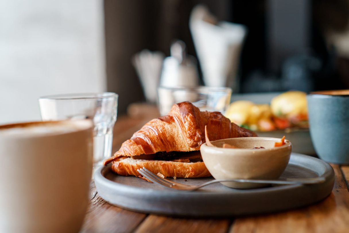 Breakfast at a breaking point