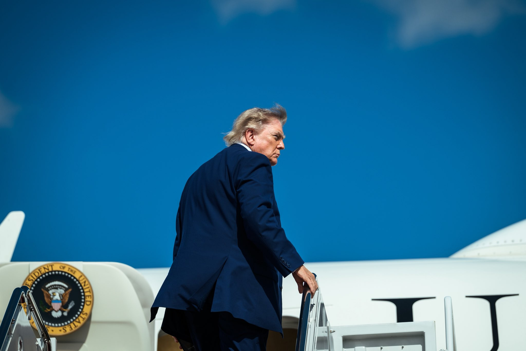 Donald Trump anticipa nueva ronda de negociaciones con Irán sin descartar acciones militares directas