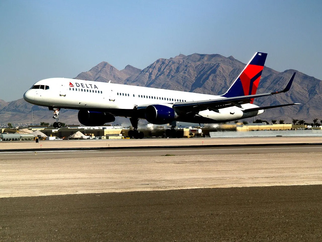 Piloto de Delta Airlines Arrestado por Agentes Federales en San Francisco Tras Aterrizaje