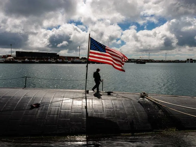 Estados Unidos suma submarino nuclear y crucero lanzamisiles a operativo frente a Venezuela