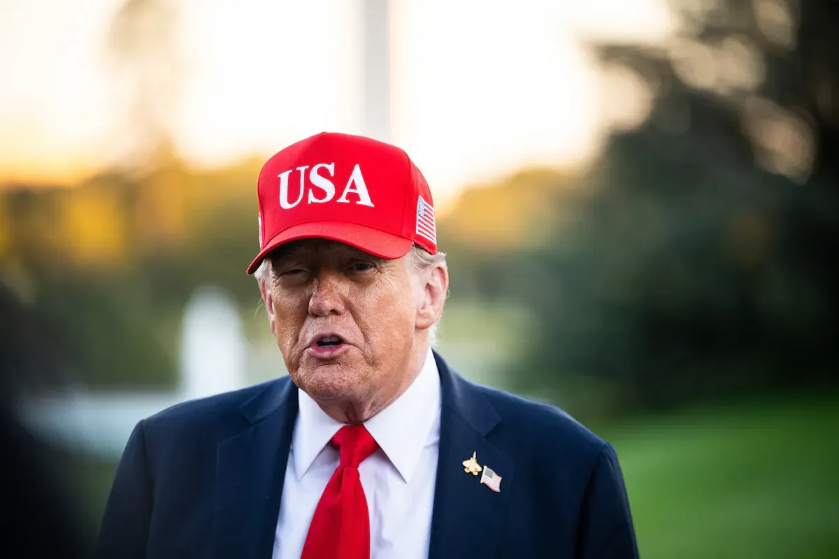 Donald Trump descarta que Estados Unidos se esté preparando para bombardear instalaciones militares en Venezuela