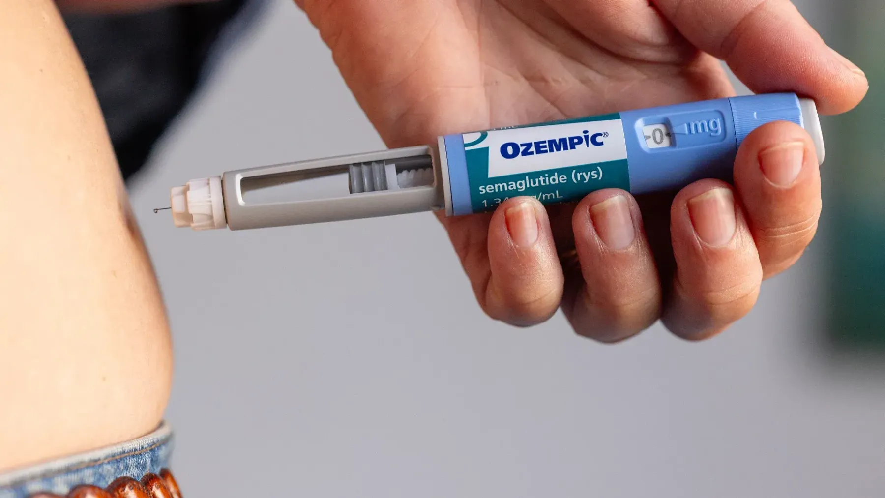 Estudio masivo de JAMA confirma riesgos en el embarazo para mujeres que suspenden fármacos GLP-1 como Ozempic y Mounjaro
