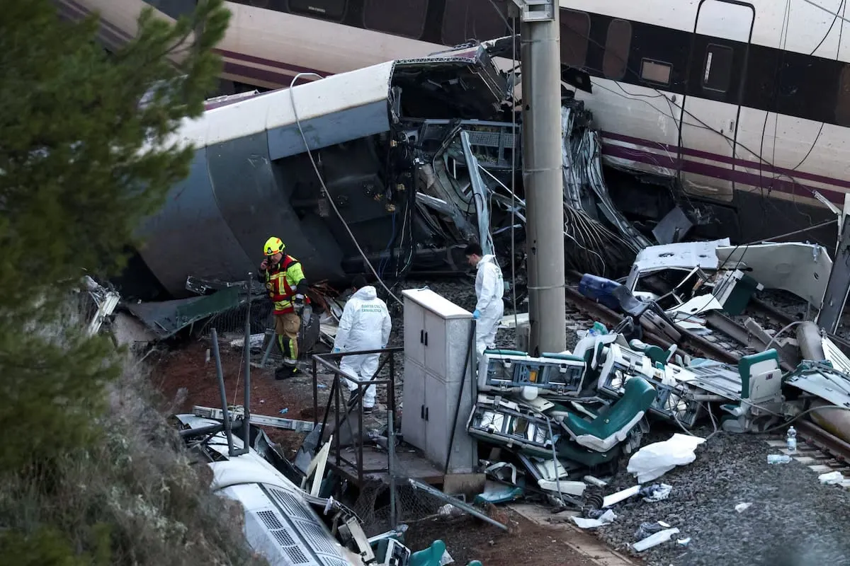 Al menos 39 muertos en España tras colisión entre dos trenes de alta velocidad: el peor accidente ferroviario desde 2013