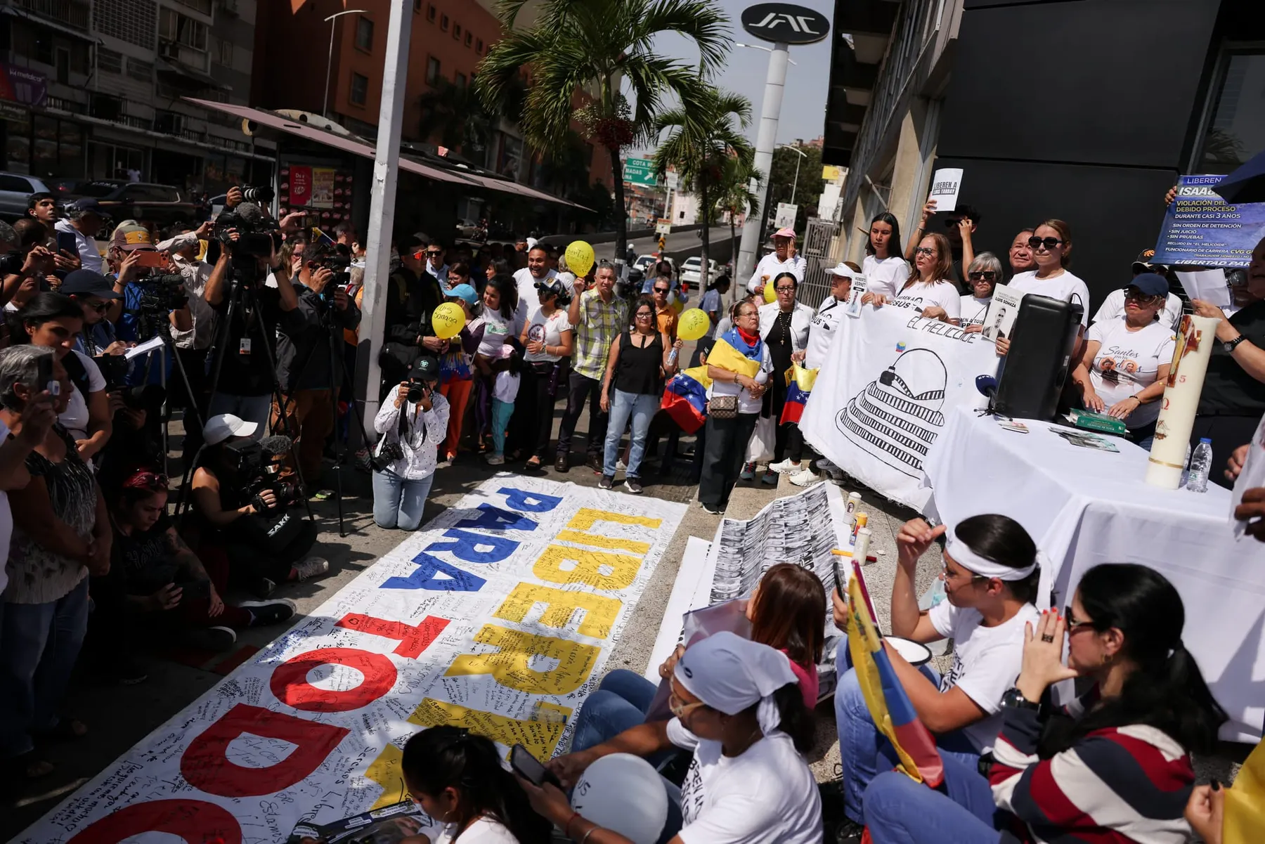 Masiva concentración frente al Helicoide exige la liberación de todos los presos políticos en Venezuela