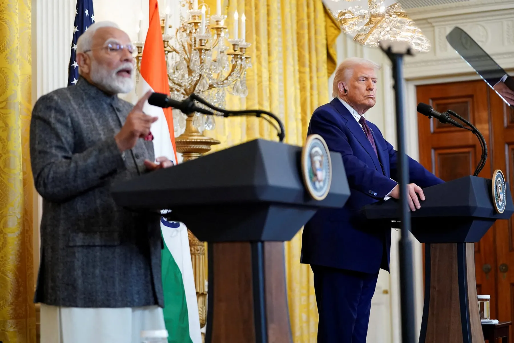 Estados Unidos autoriza venta temporal de petróleo ruso varado a la India