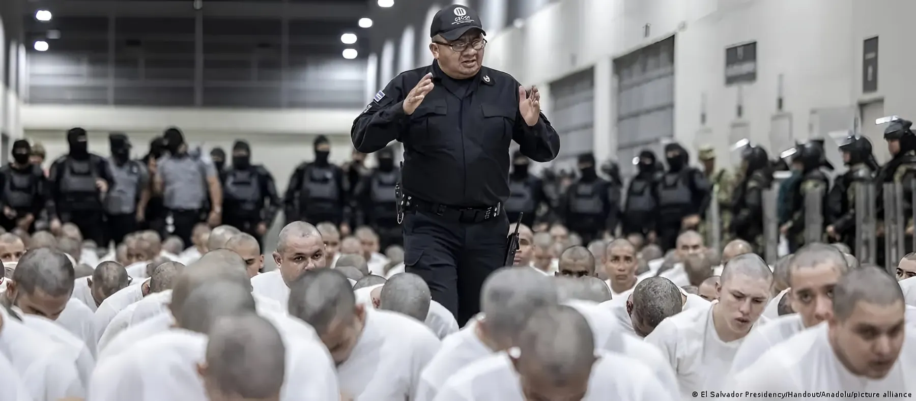 El Salvador aprueba la cadena perpetua para homicidas, violadores y terroristas tras reforma de Bukele