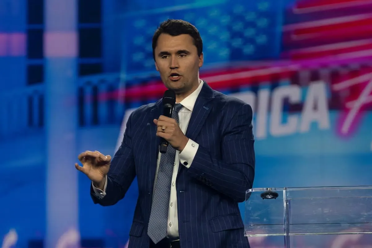 Sentencian por pedofilia a exdirector de Oregón que se burlaba de la muerte de Charlie Kirk