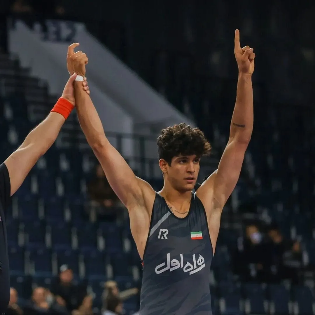 El régimen iraní ejecuta a un joven campeón de lucha y profundiza la represión en plena guerra