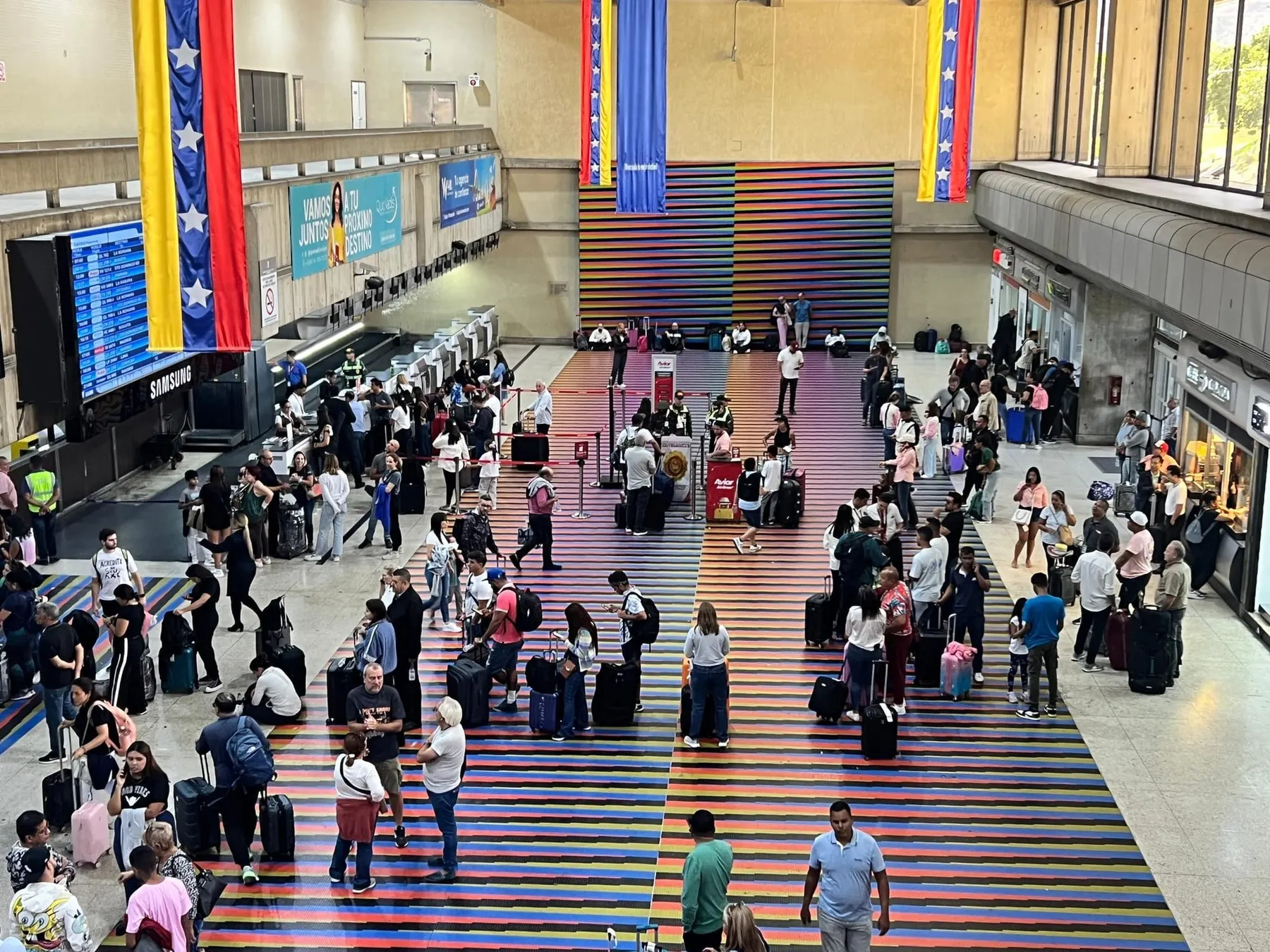 EE. UU. rebaja a categoría 3 la alerta de viaje para Venezuela tras cambios políticos