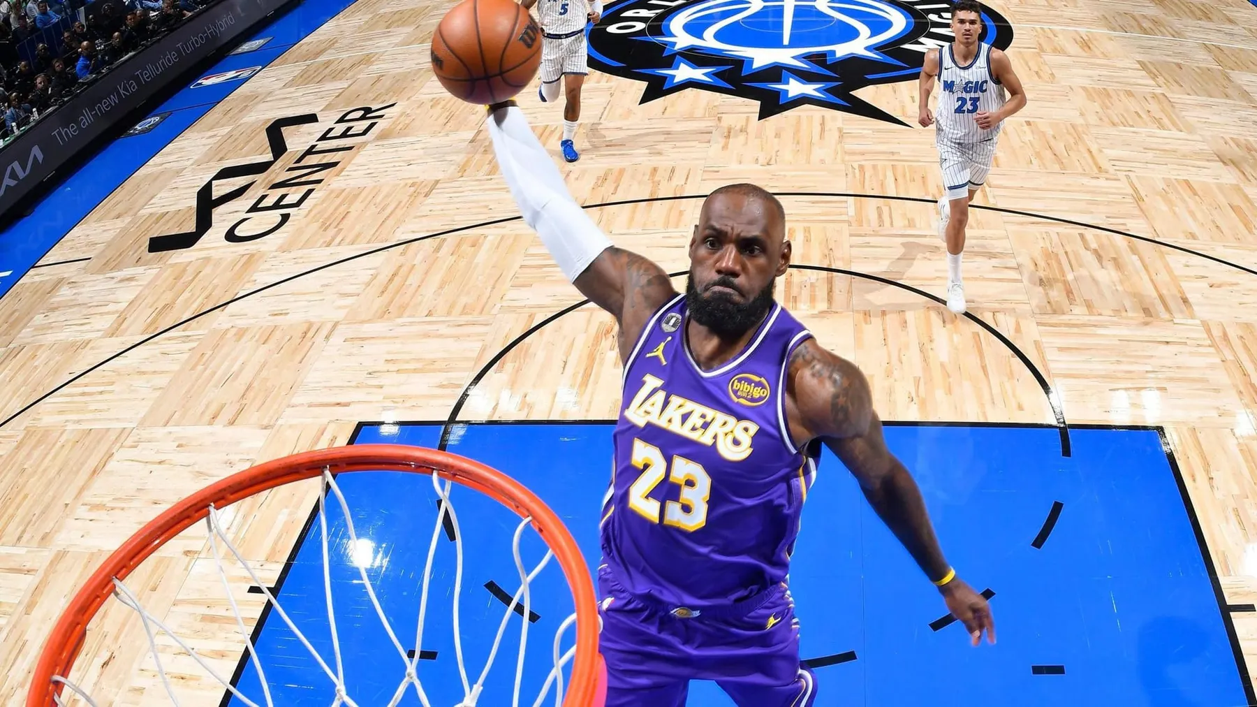 LeBron James se convierte en el jugador con más partidos en la historia de la NBA