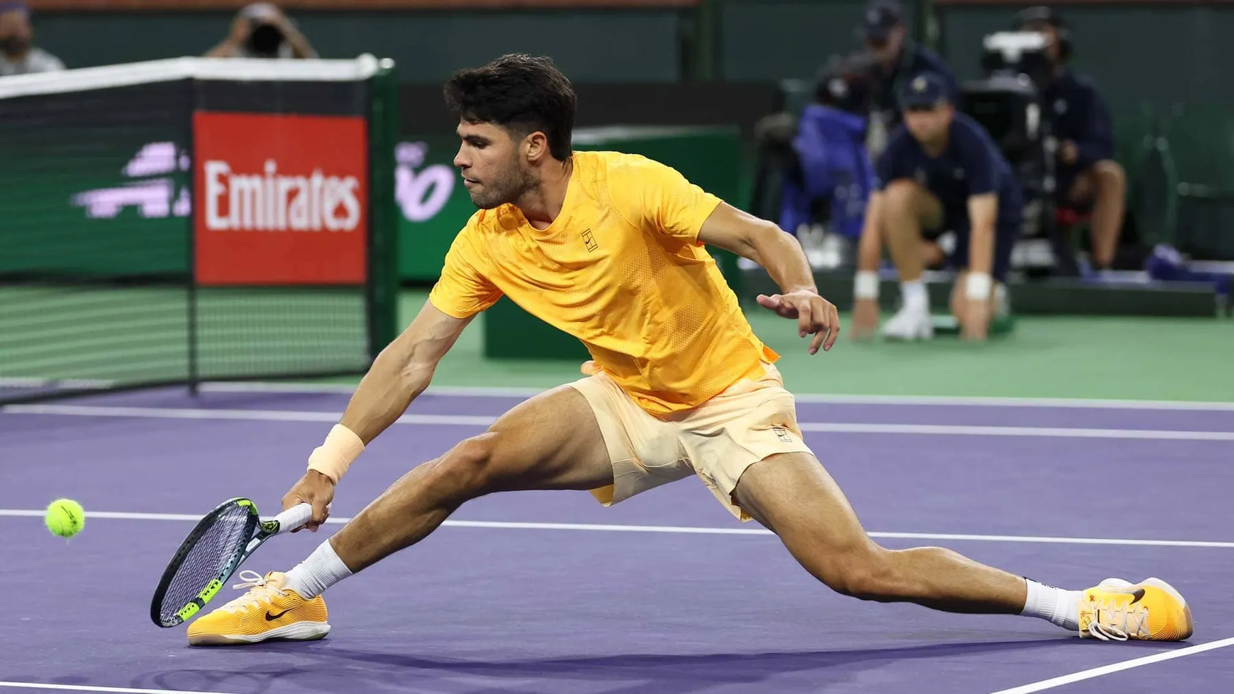Alcaraz remonta ante Rinderknech y avanza a octavos en Indian Wells