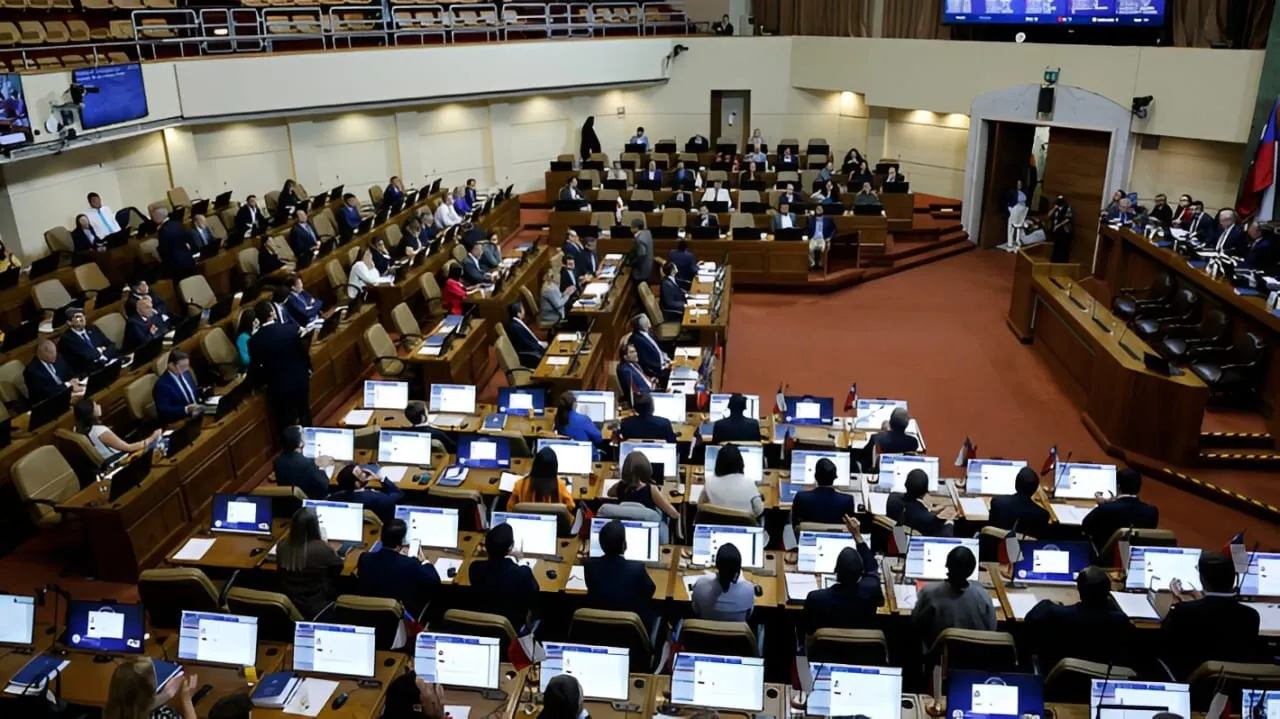 Cámara de Diputados aprueba restringir beneficios fiscales a inmigrantes ilegales en Chile