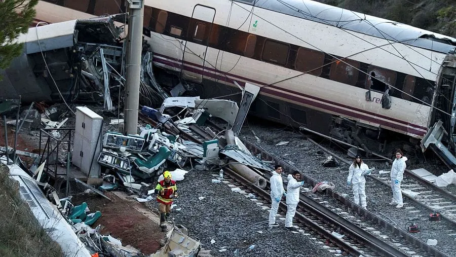 En España: Adif manipula pruebas en Adamuz tras la masacre de 46 muertes por choque de trenes