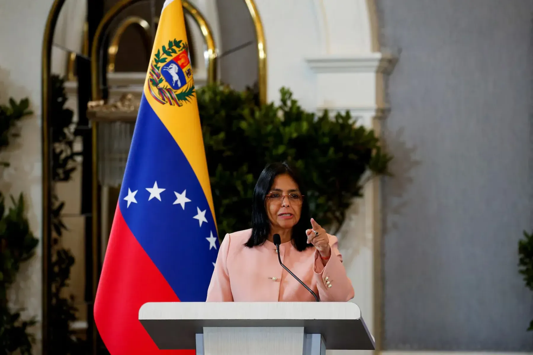 Delcy Rodríguez anuncia medidas económicas y promete ajuste salarial en Venezuela