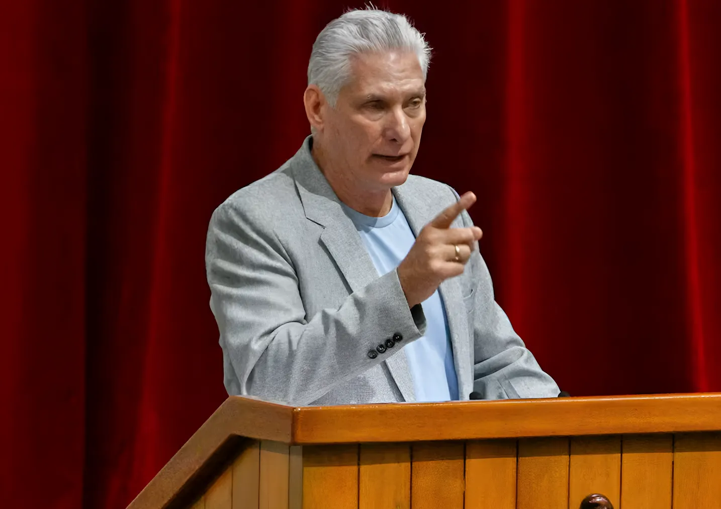 El dictador Díaz-Canel implora diálogo ante el temor de una intervención de Trump