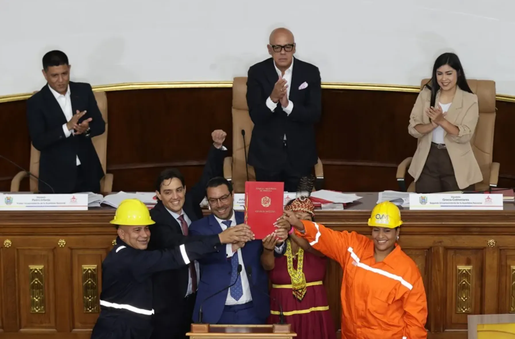 Venezuela aprueba la Ley de Minas ante el interés estratégico de EE. UU. en el oro