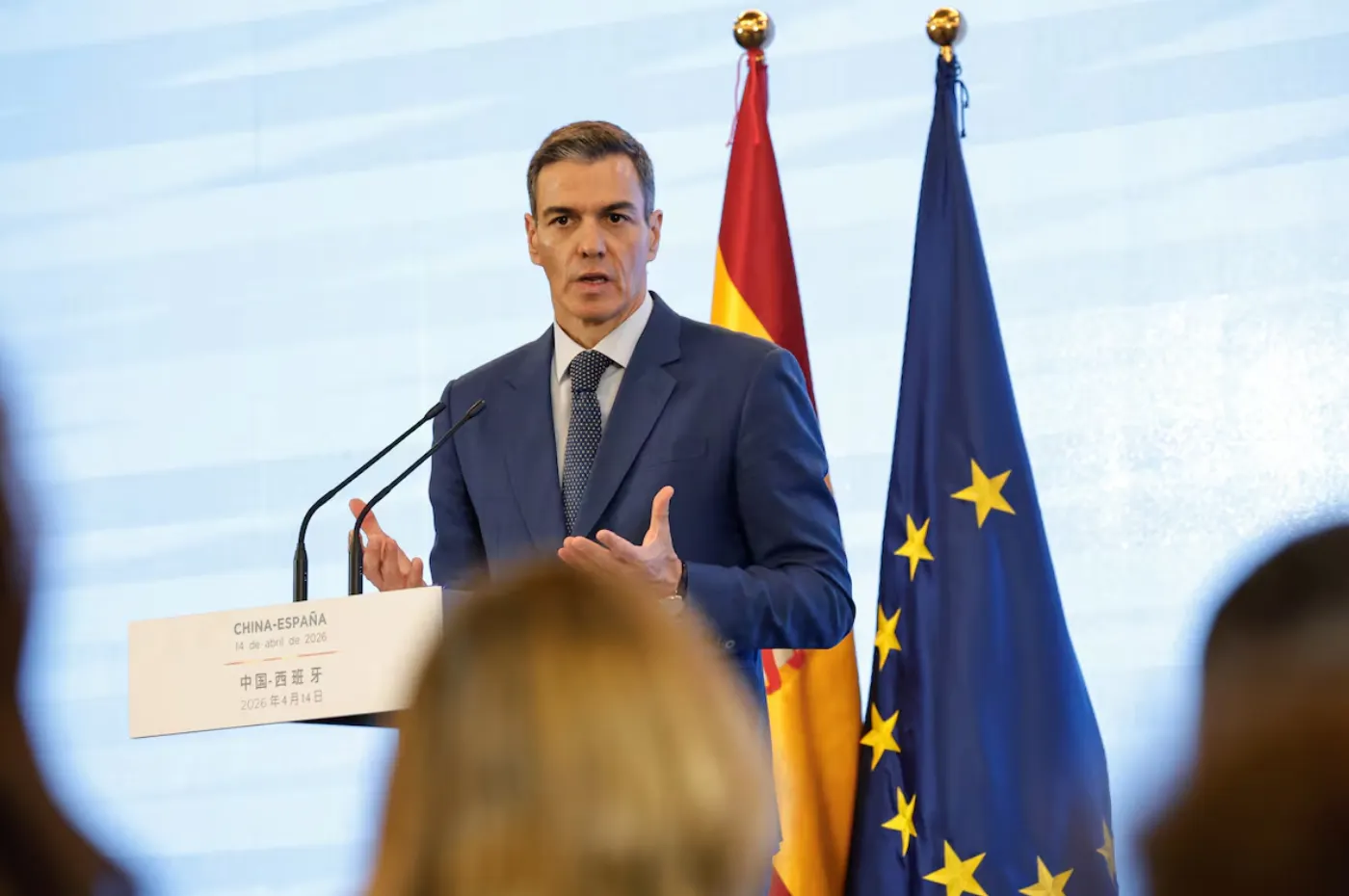 El Gobierno de Sánchez impone una regularización masiva de 500.000 ilegales sin control parlamentario