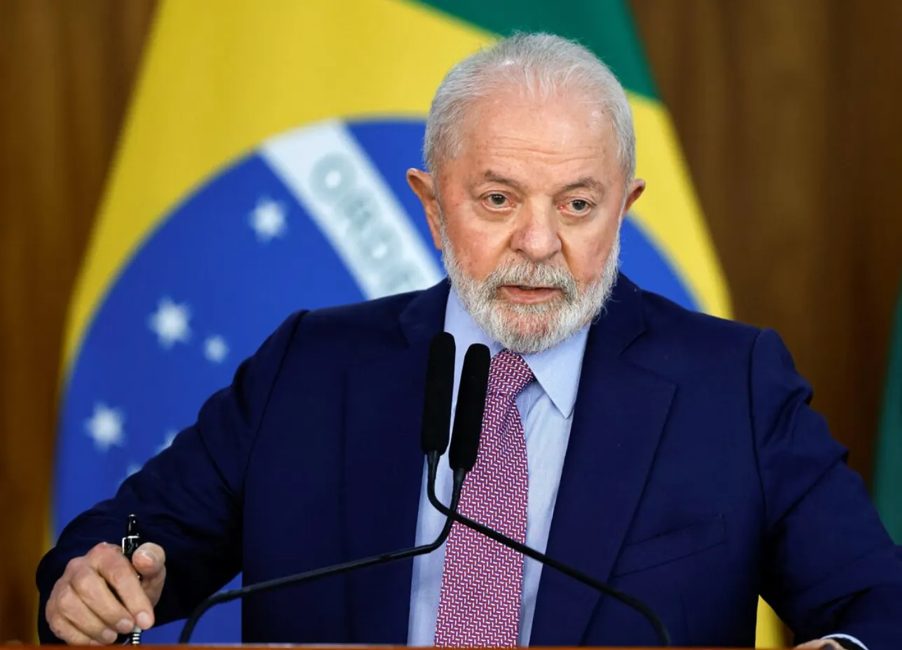 Lula inyecta millones en vivienda para intentar frenar su desplome frente a Flávio Bolsonaro