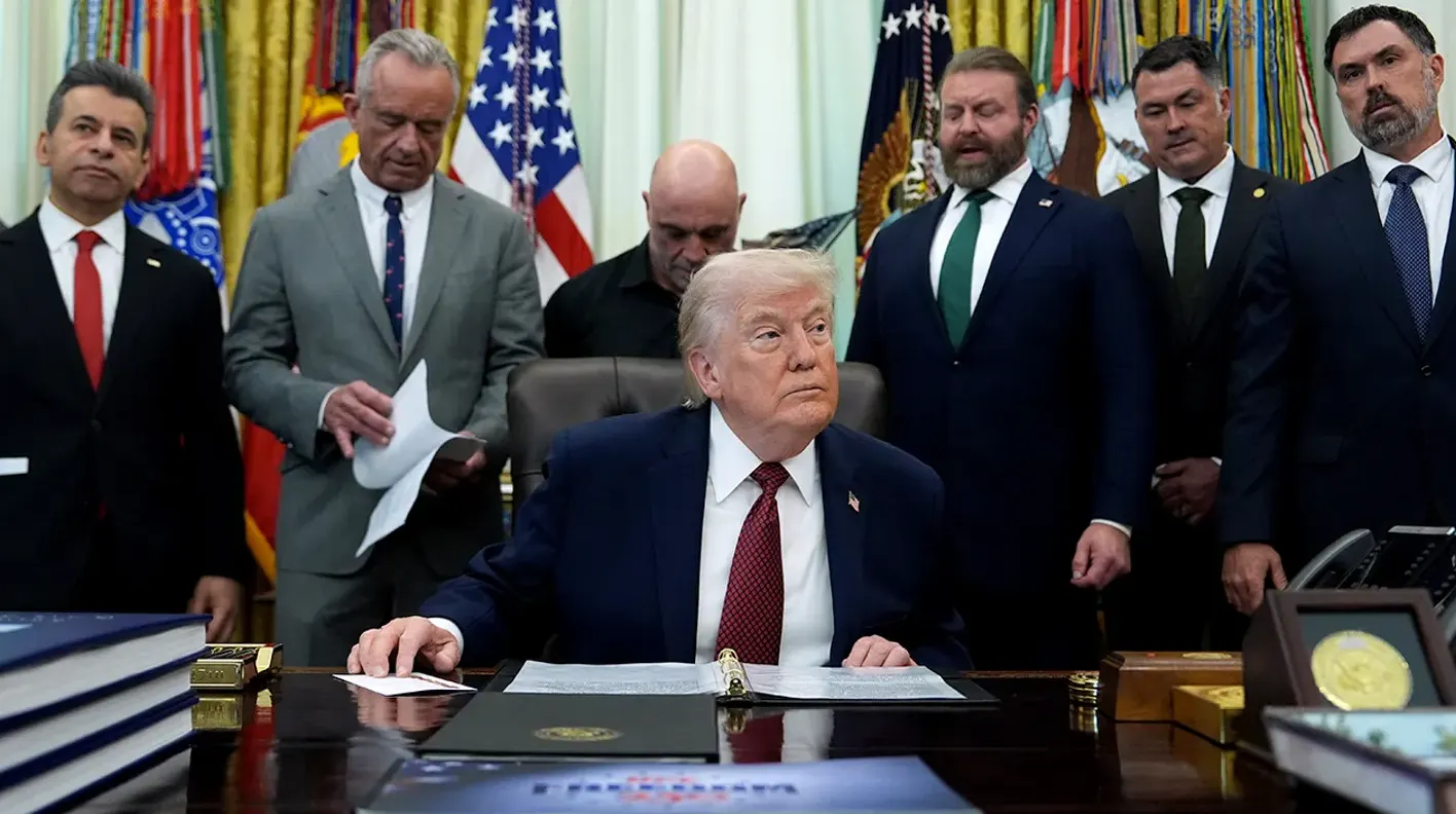 Trump firma orden ejecutiva para acelerar tratamientos con psicodélicos de "terapia innovadora" y salvar a los veteranos estadounidenses