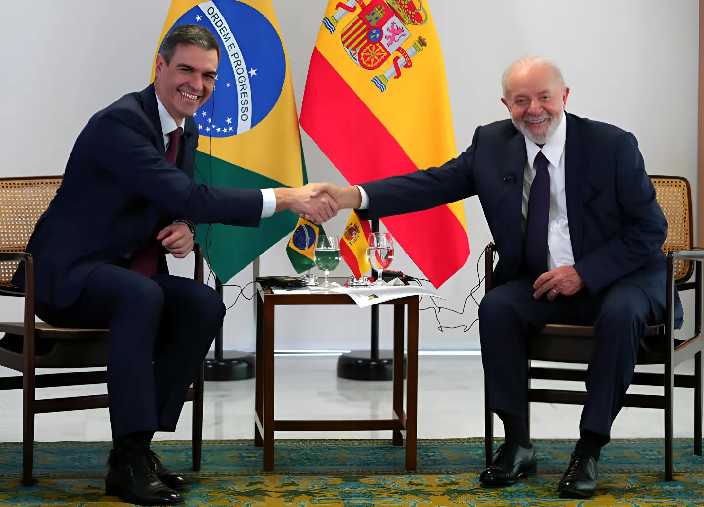 Sánchez y Lula refuerzan el pacto UE-Mercosur mientras los agricultores europeos temen una invasión de productos brasileños