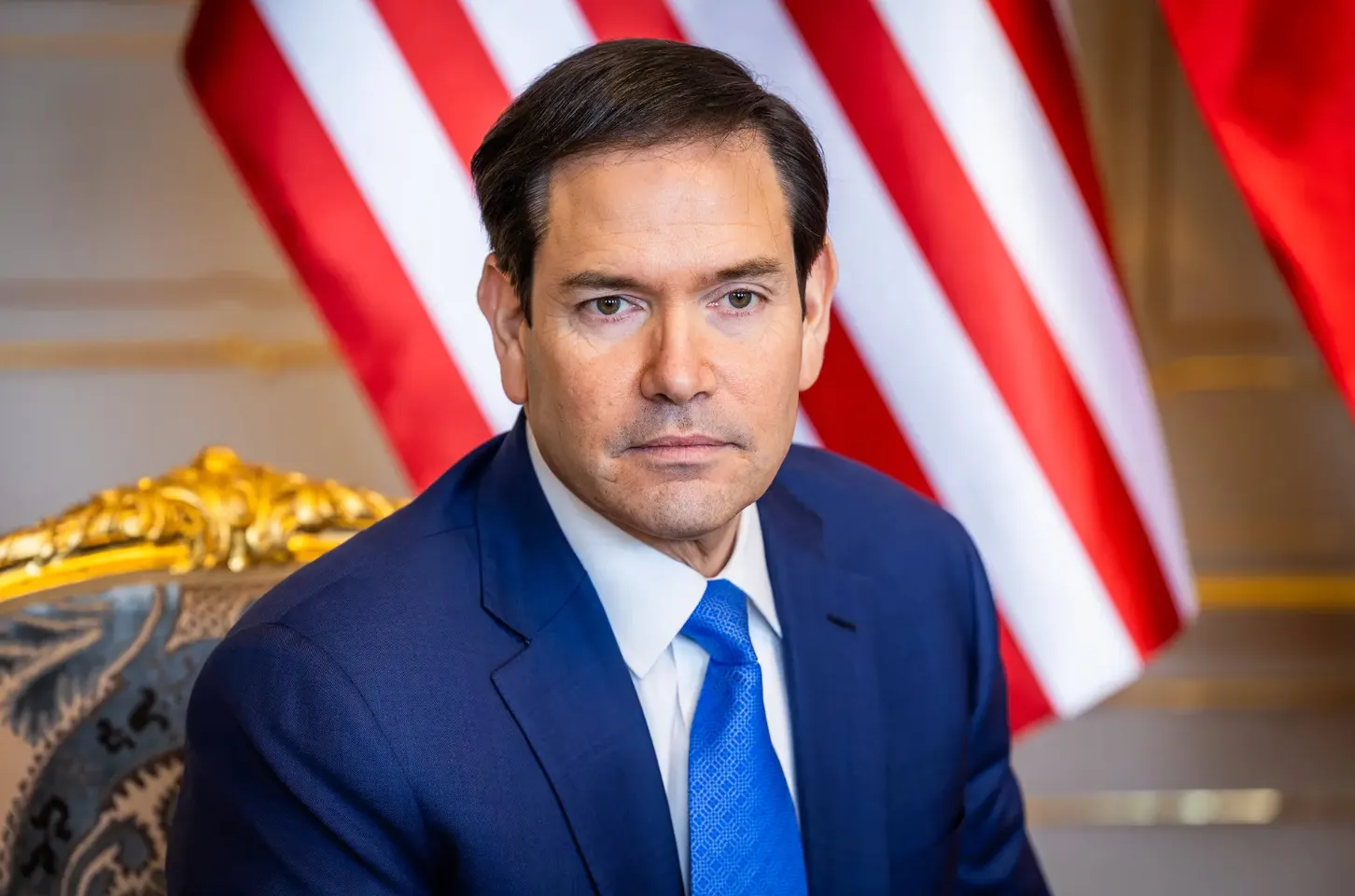 Marco Rubio contra la ideología de género: el Departamento de Estado prohíbe a hombres en baños de mujeres