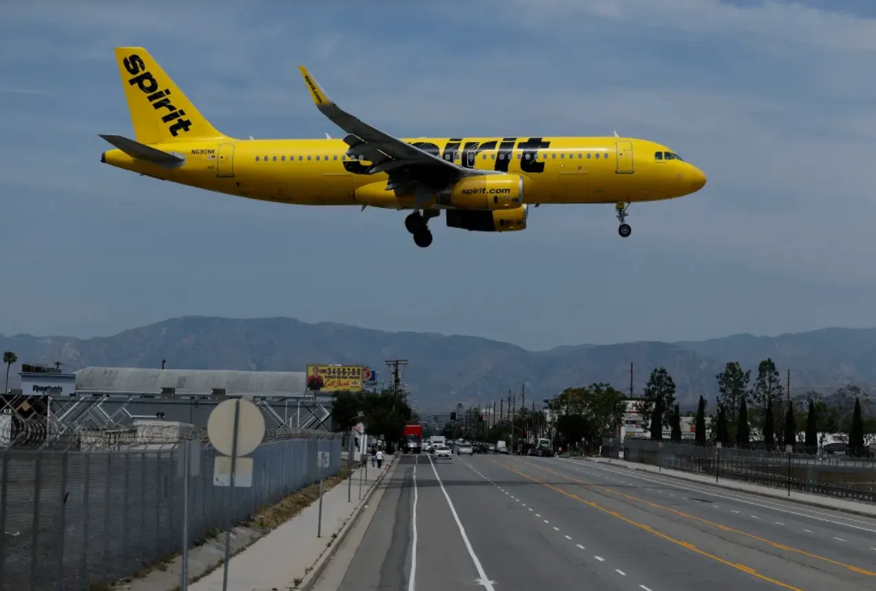 El plan de Trump para rescatar Spirit Airlines contempla el uso de aeronaves para transporte de tropas como capacidad excedente