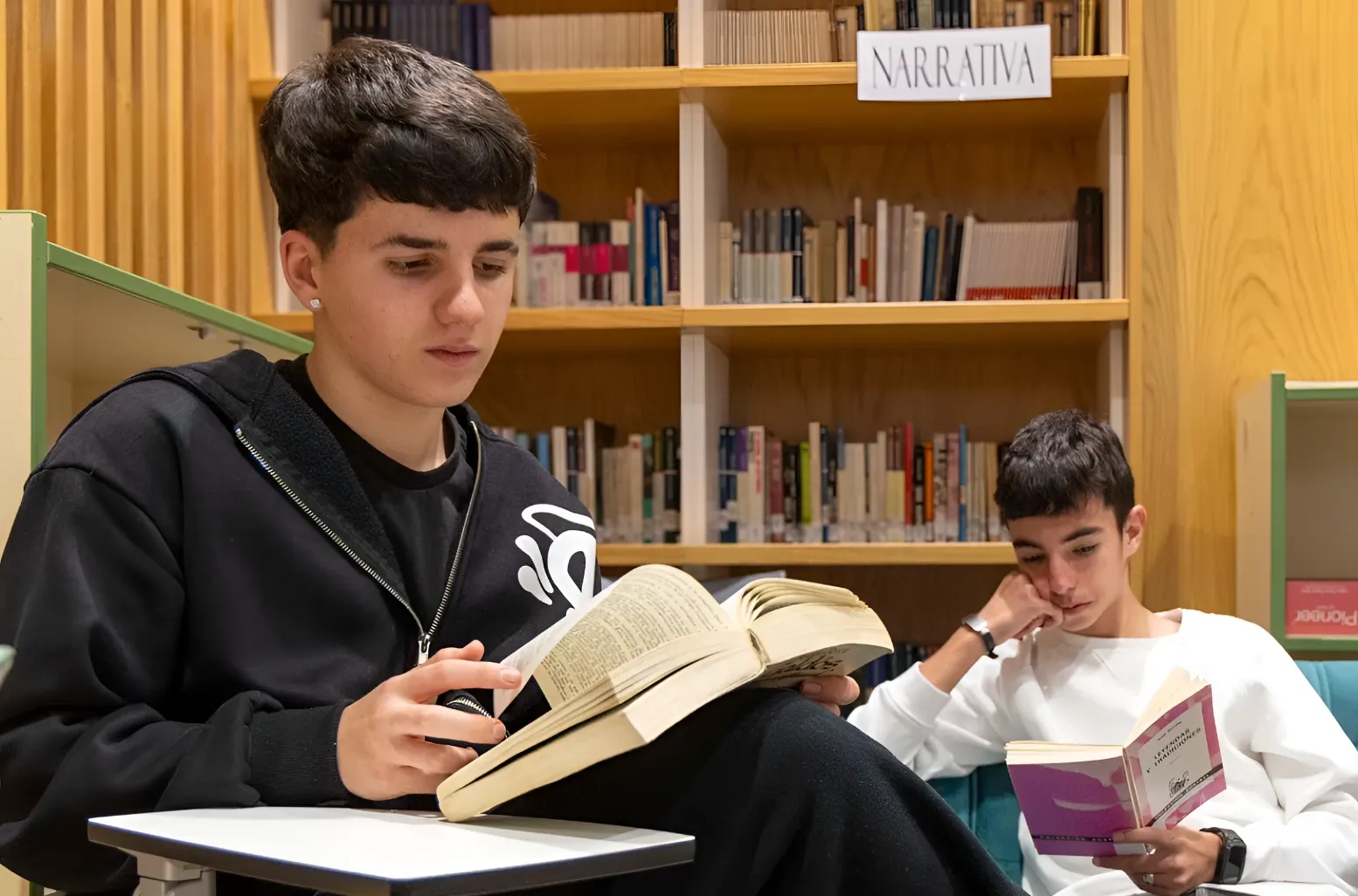 El PP propone en España una hora de lectura semanal obligatoria y escritura a mano para salvar la educación
