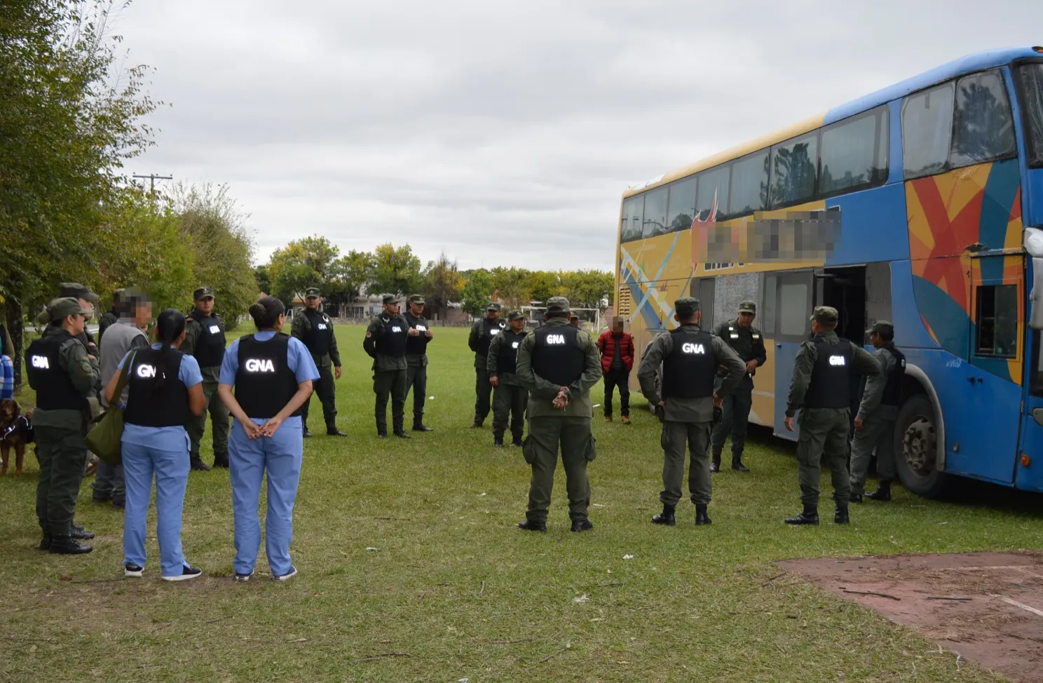 Operativo en Argentina desarticula red de trata y tráfico: rescatan a una menor y expulsan a 13 extranjeros ilegales