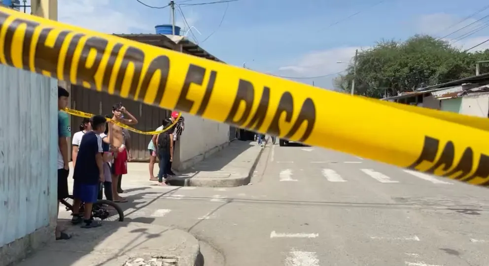Criminales disfrazados de policías asesinan a cinco personas en una nueva masacre en Ecuador