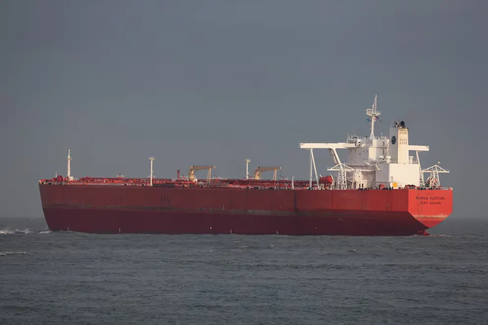 Asfixia económica en Teherán: el régimen de Irán agota su capacidad de acopio ante el bloqueo naval de EE. UU.