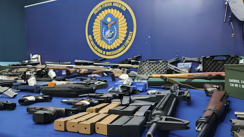 Fiscalía argentina pide procesar a 34 acusados de traficar armas y drogas hacia Chile