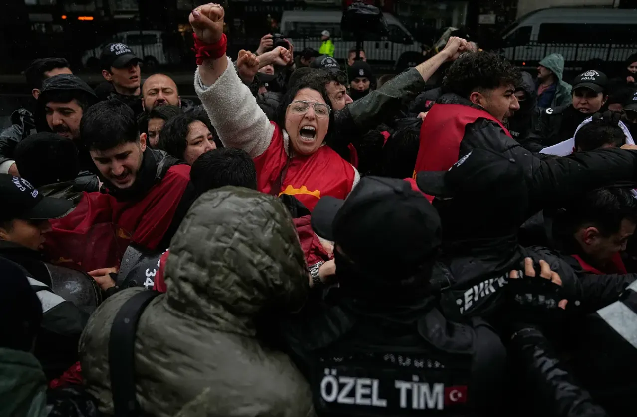 Más de 360 detenidos en Estambul tras manifestaciones por el primero de mayo