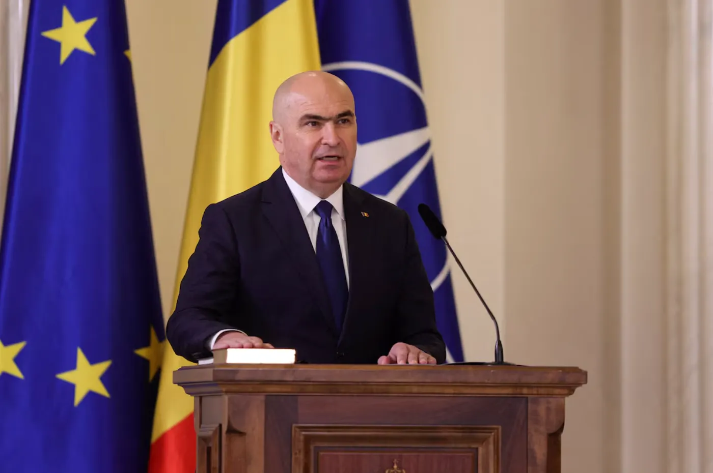 El Parlamento de Rumanía aprueba una moción de censura y derroca al gobierno de Ilie Bolojan