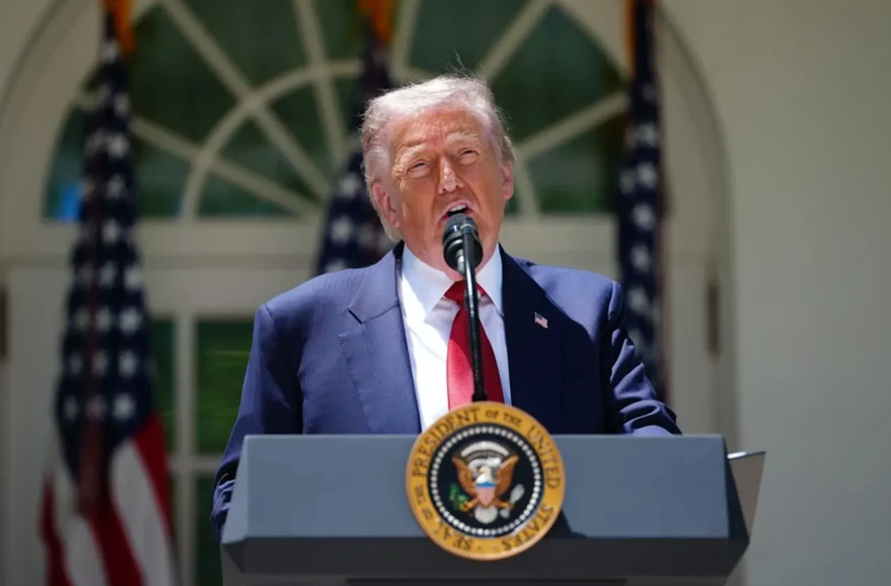 Trump advierte que los carteles gobiernan México y prepara la ofensiva para sellar la frontera terrestre