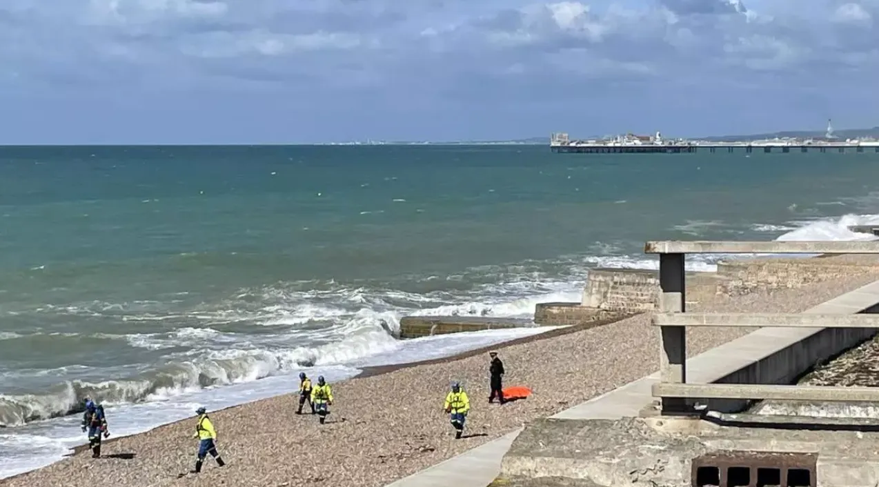 La policía británica recupera los cuerpos de tres mujeres en la costa sur de Inglaterra