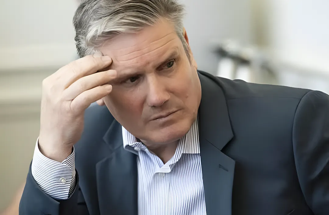 Keir Starmer al borde de la dimisión: fuentes del Gabinete revelan que fijará un calendario para abandonar Downing Street