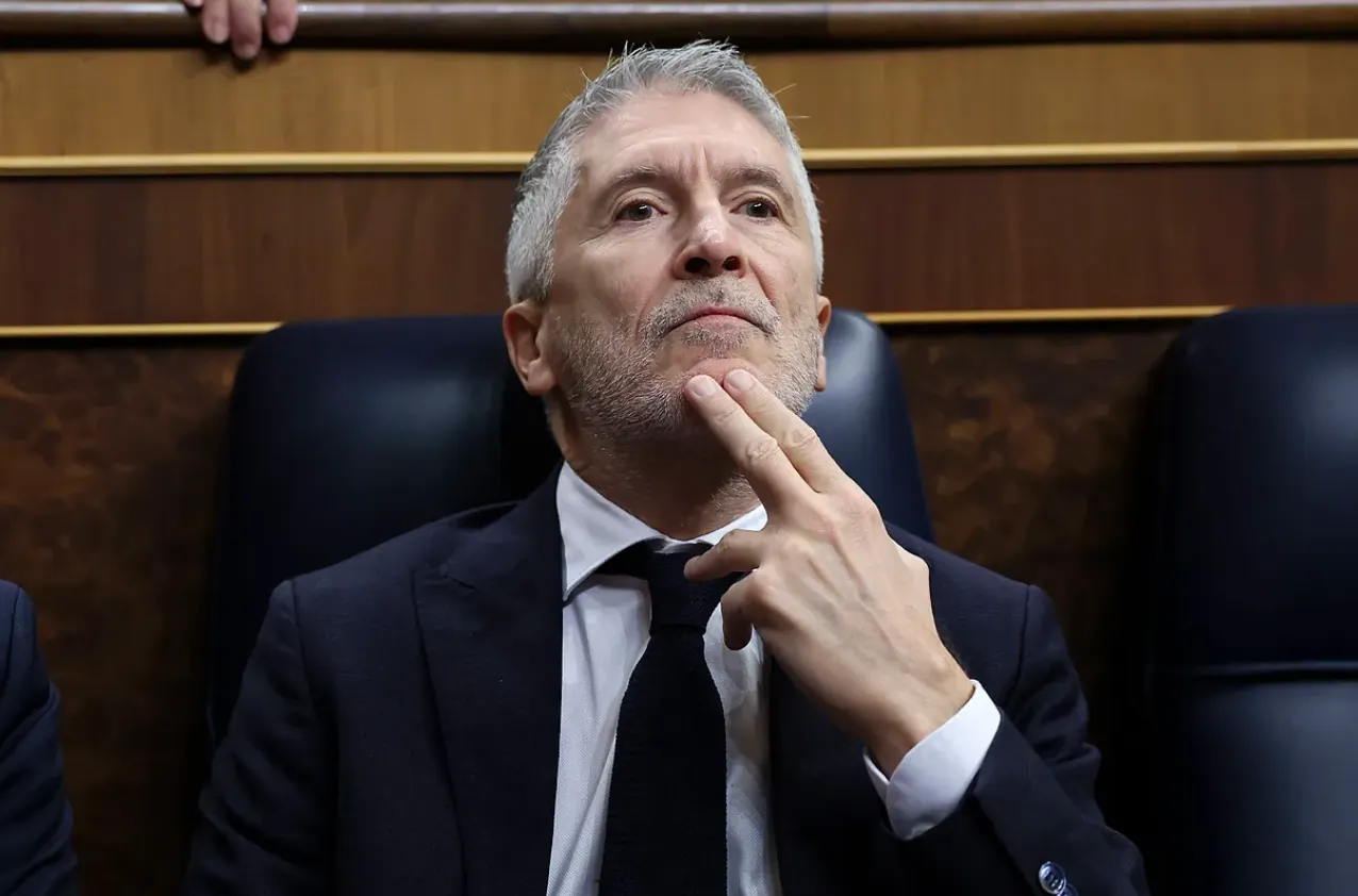 El socialista Marlaska justifica la tragedia de Huelva y se niega a calificar de asesinato la muerte de dos guardias civiles