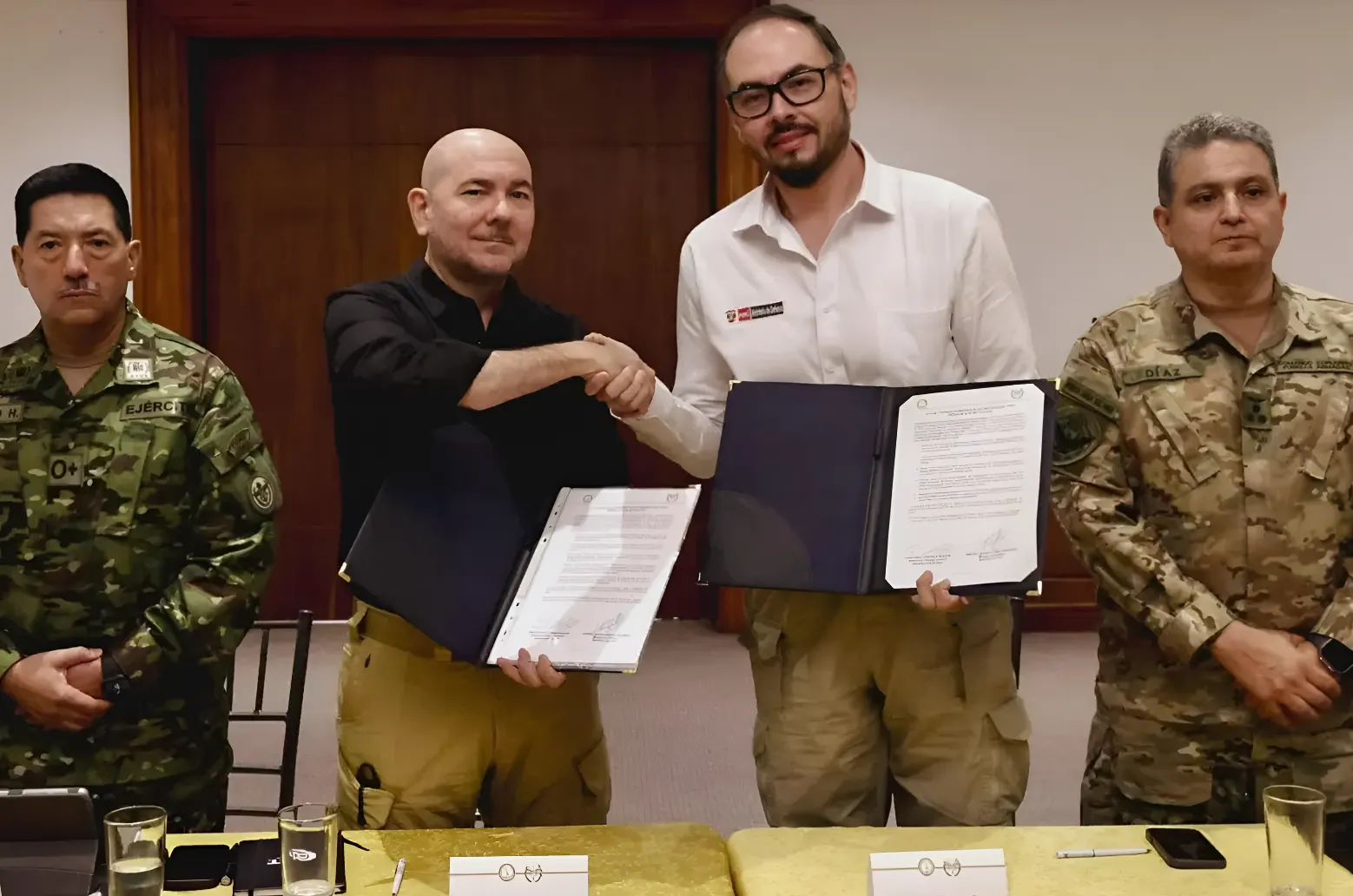 Ecuador y Perú acuerdan operaciones militares conjuntas para proteger la frontera común