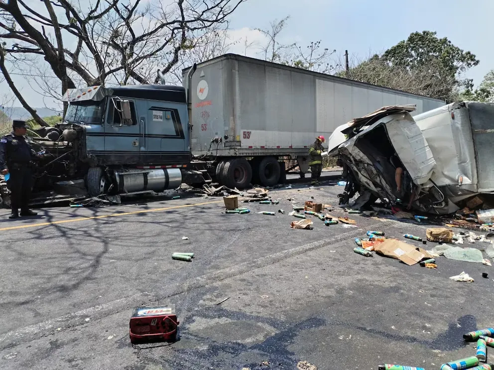 Alarma en El Salvador por repunte de siniestros viales: accidente en la Panamericana deja un muerto y un herido