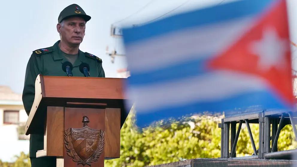 General en el exilio exige a militares cubanos desobedecer órdenes de represión de la dictadura