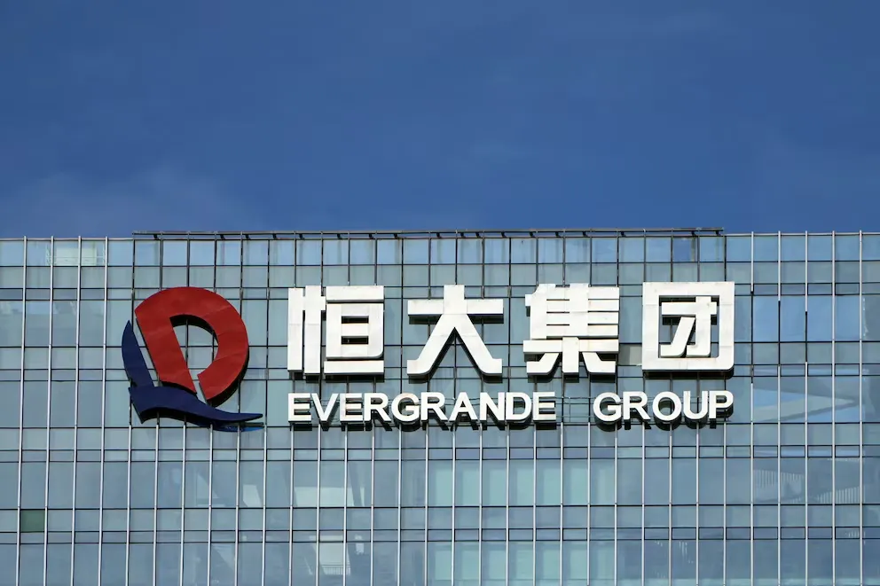 Escándalo en China: Los liquidadores de la fallida Evergrande exigen USD 8.400 millones a la auditora PwC