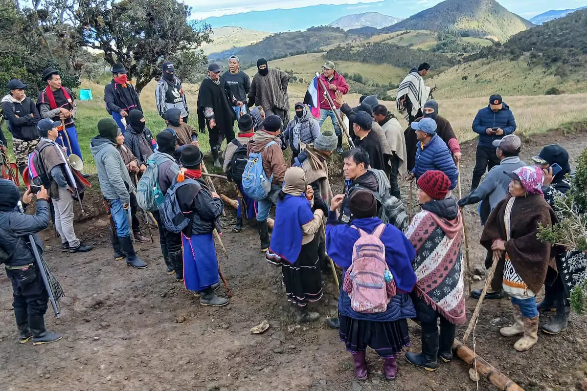 Graves enfrentamientos entre comunidades indigenas colombianas dejan al menos seis muertos y un centenar de heridos