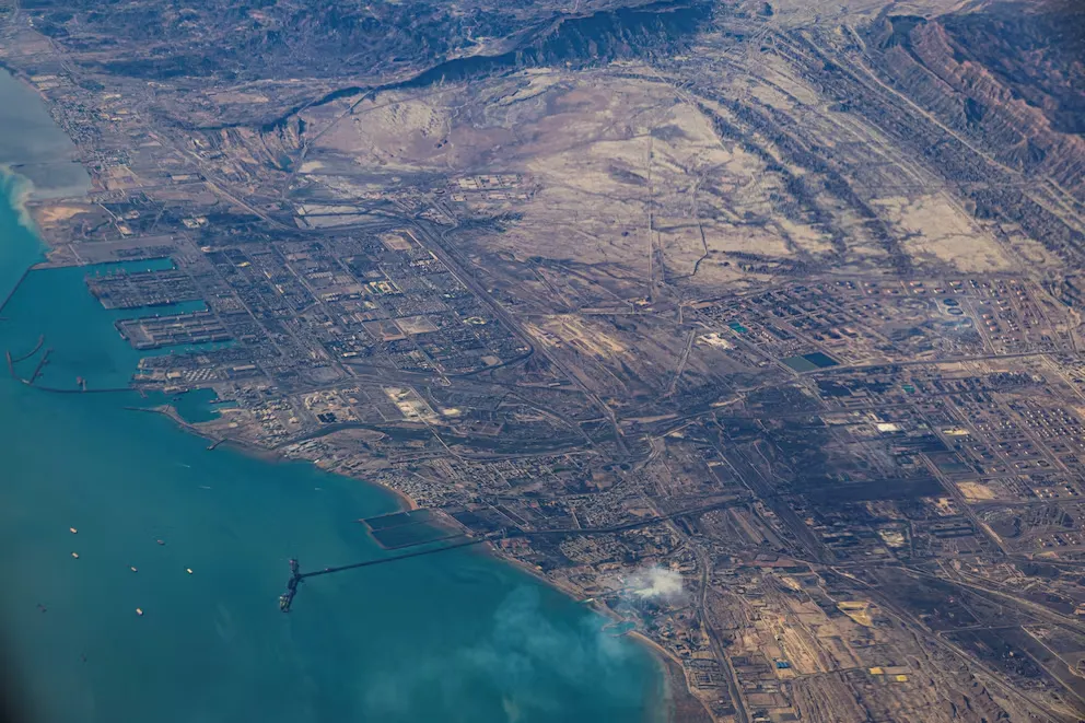 El estado terrorista de Irán rompe la tregua con un ataque masivo de drones contra la industria petrolera emiratí