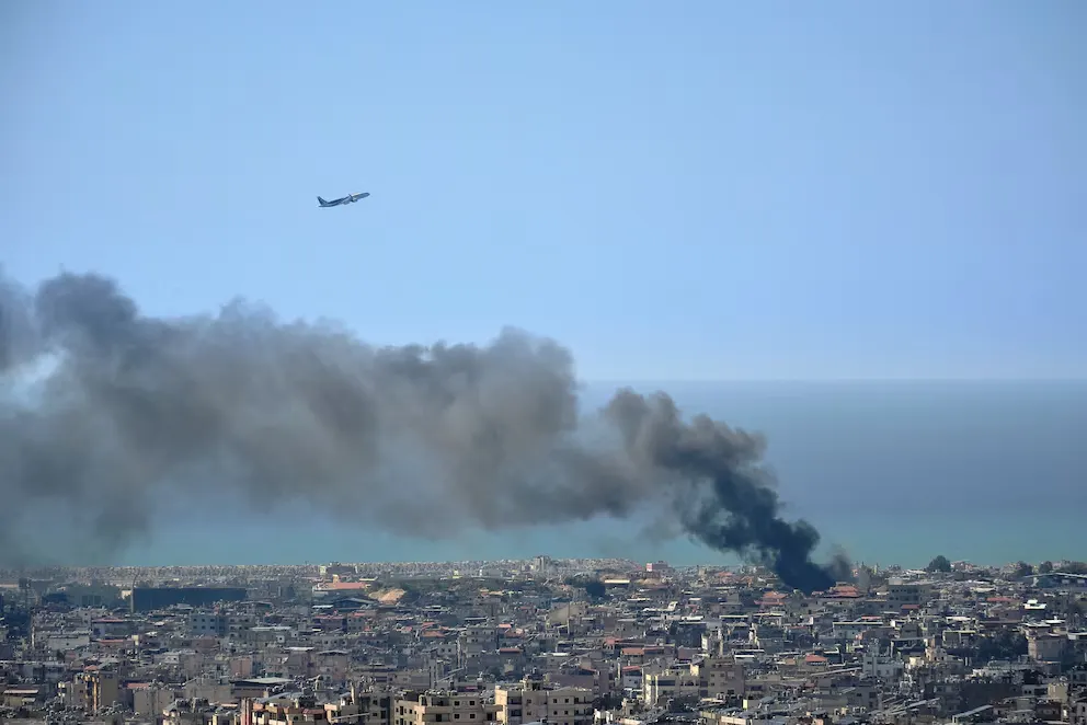 Las fuerzas de Israel bombardean bastiones de Hezbollah en Beirut por primera vez en tres semanas